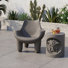 Ensemble de mobilier de patio contemporain en fibre de verre Darnell, chaise longue sculpturale et table d'appoint ronde pour jardin et balcon