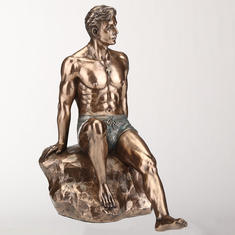 Figurine de 8,46 pouces de hauteur en bronze coulé à froid tatoué assis sur Rock Beach