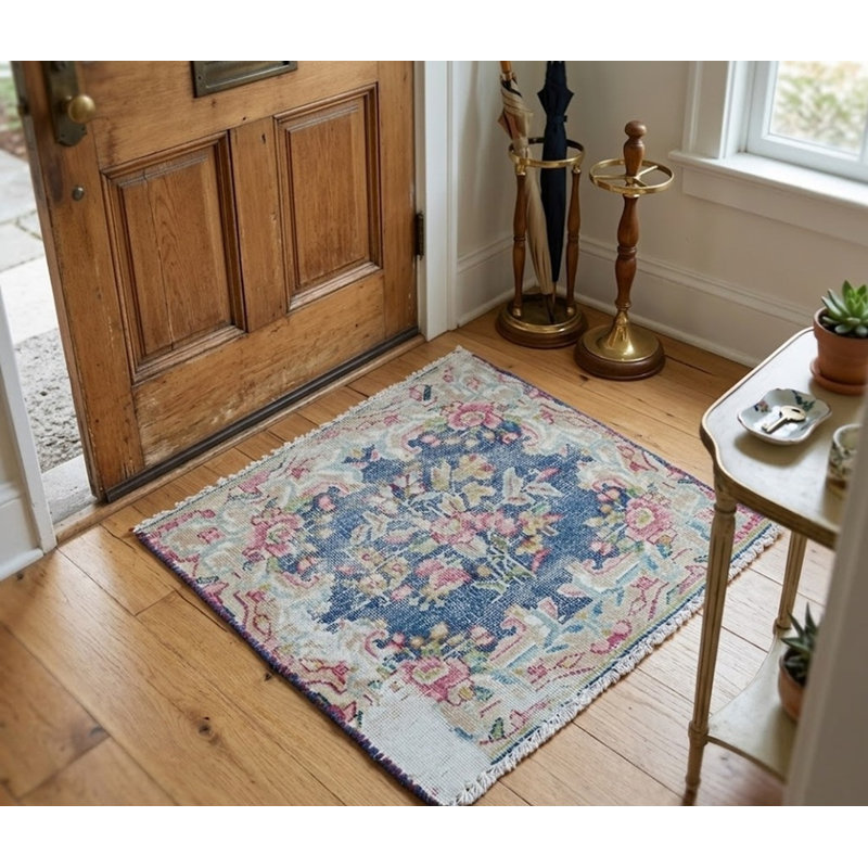 Tapis carré semi-antique à motif floral délavé 1 pi 5 po x 1 pi 6 po