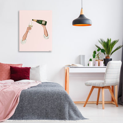 Champagne pour sur toile rose, design par Ziwei Li