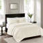 Courtepointe réversible double / grand crème. Profitez d'une bonne nuit de sommeil en été et en hiver. Rembourrage en coton prélavé. Comprend deux taies décoratives avec courtepointe. Literie lavable à la machine crème double / grand.-120944962-120944964