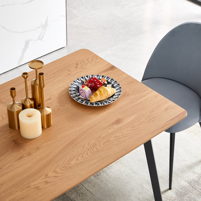 Table de salle à manger en bois