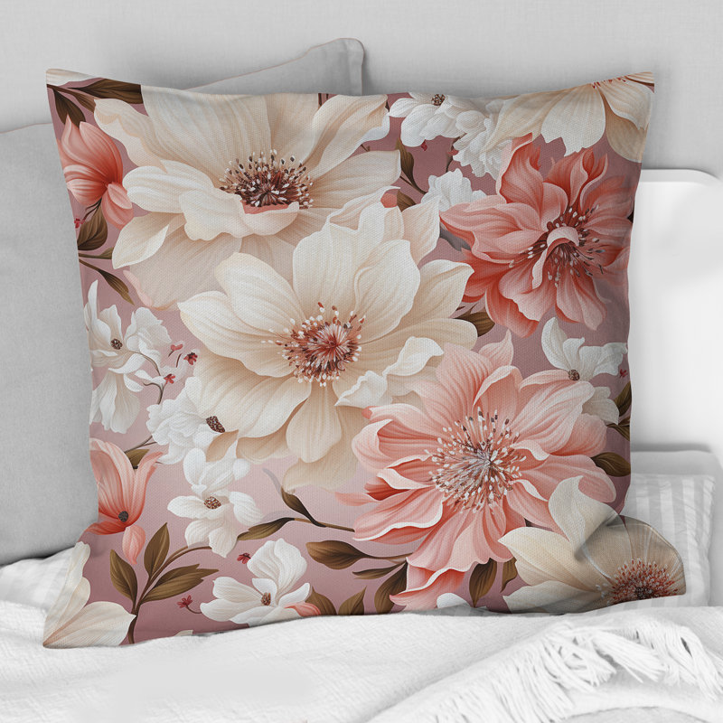 Coussin rose et blanc «Blossoming Grace I» - imprimé floral, H 16 po x l 16 po