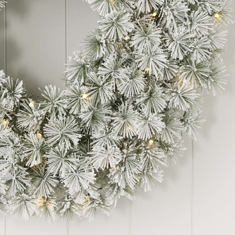 Couronne de sapin enneigé 24 po