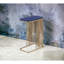Table d'appoint hypnotisante bleue et dorée avec des options utilitaires distinctives captivantes
