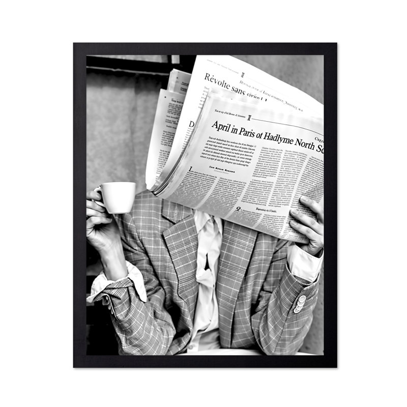 Femme lisant un journal, Unframed, Poster, 16"H x 20"W