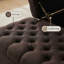 Banc de repose-pieds spacieux avec charnières de sécurité et coutures élégantes, parfait pour la vie, la salle à manger et le vestibule