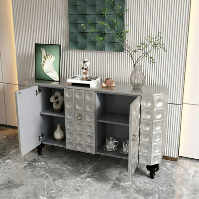 Buffet 60 "Modern Glam avec feuille d'argent appliquée à la main et détails géométriques 3D