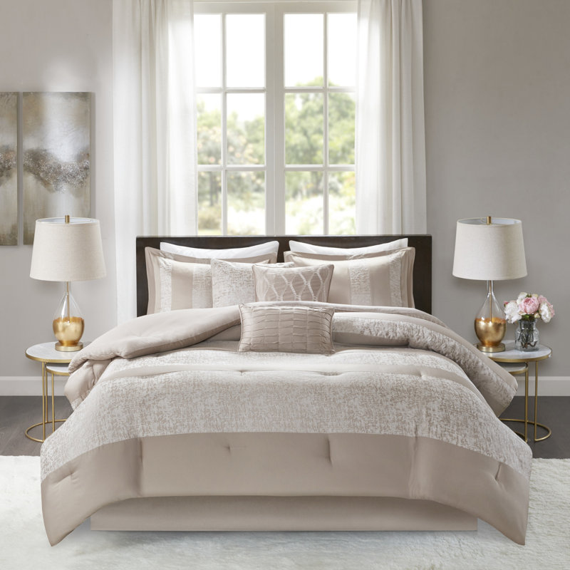 Édredon très grand en chenille taupe - 7 pièces avec accents de broderie et coussins texturés lavables