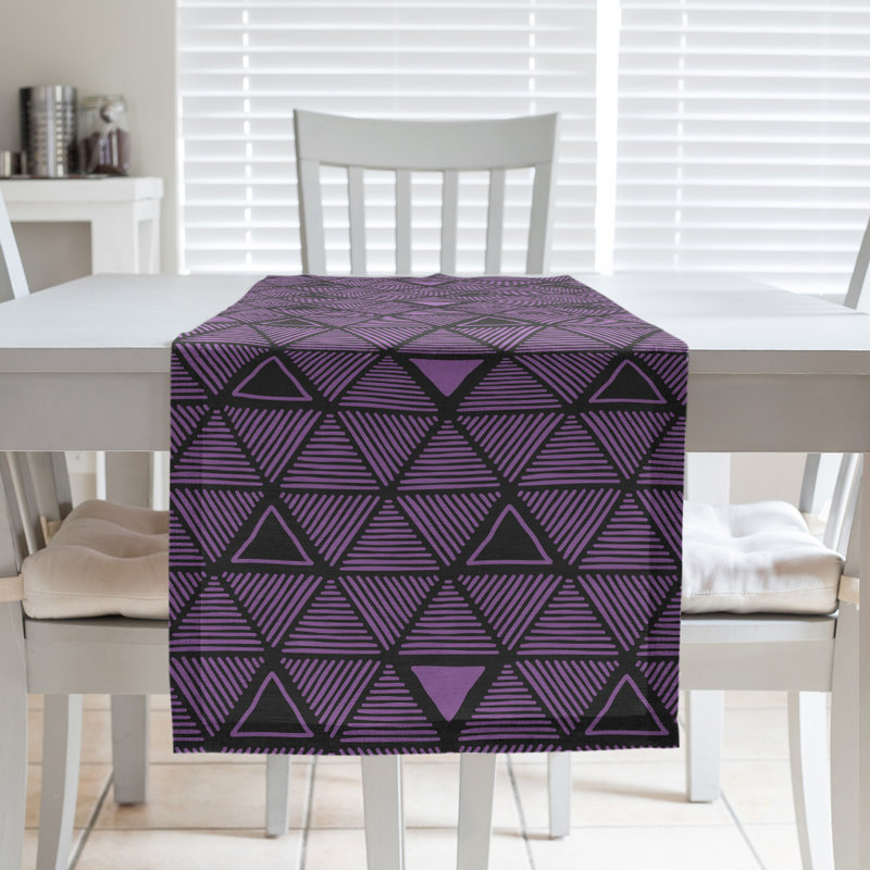 Chemin de table à triangles dessinés à la main Classic, 16 po x 90 po, Violet / noir