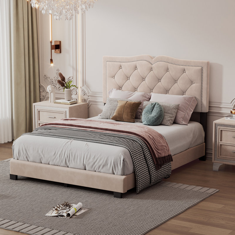 Structure de lit double tapissier en velours avec tête de lit capitonnée, Beige
