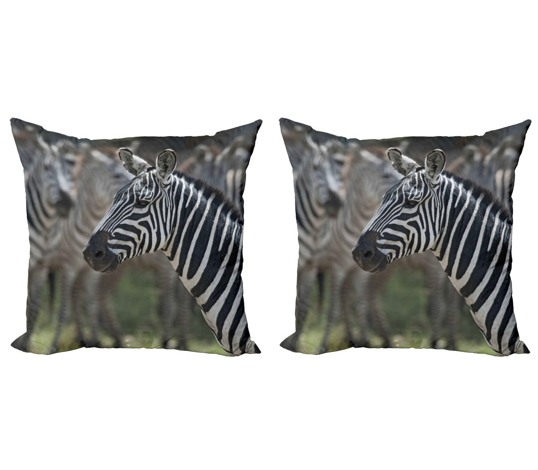 Kissenbezug, Zebra in Serengati Park, afrikanisch, Schwarz Weiß resedagrün