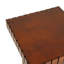 Table de bout carrée en bois de pin à finition noyer avec design à bords crantés pour les maisons minimalistes et nordiques modernes