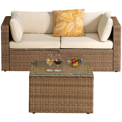 Ensemble de meubles d'extérieur en osier 3 pièces Montara - Causeuse d'extérieur en rotin tissé résistant aux intempéries et table basse en osier avec plateau en verre - Ensembles de conversation pour patio (brun clair / crème)