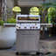 Barbecue au gaz naturel à 5 brûleurs Monument Grills M415BZNG, 50 000 BTU avec zone de gril (jusqu'à 650 ° F), 304 brûleurs en acier inoxydable, couvercle de fenêtre en verre, boutons DEL et 630 pieds carrés Po Surface de cuisson-132806722