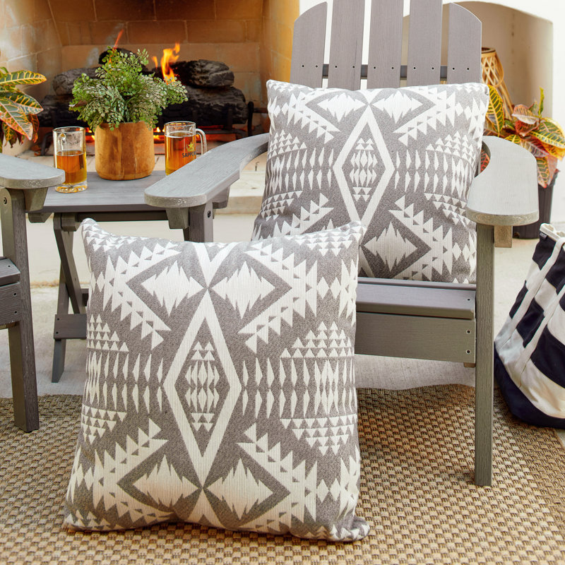 Coussin Sunbrella, H 24 po x l 24 po, Grey/Tan