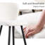 Tabouret de bar de style moderne de 25,79 po avec sièges blancs, pieds en métal noir et extrémités dorées, convenant à divers styles de décoration