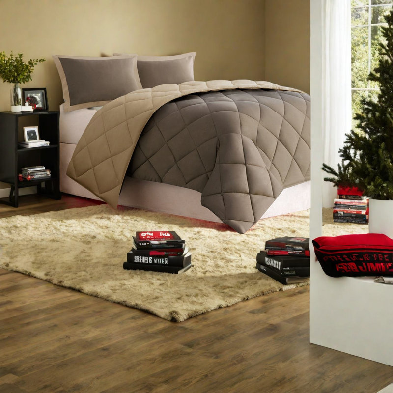 Reversible Down Alternative Bedding Set, Polyester Comfort, Modern Style