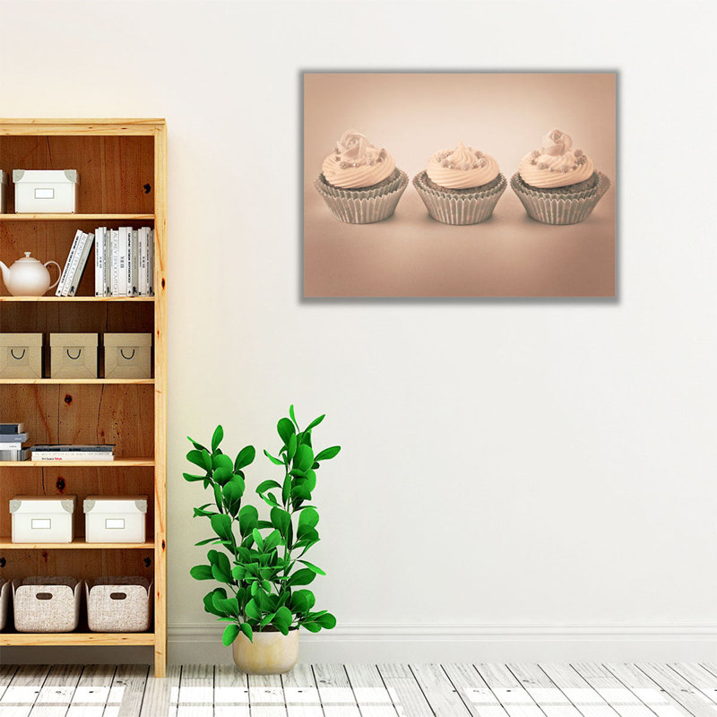 Three Cupcakes 2 - reproduction d'art sur toile, Beige, H 36 po x l 48 po