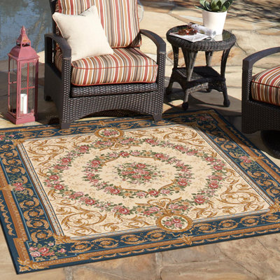Indoor/Outdoor Traditional Area Rug