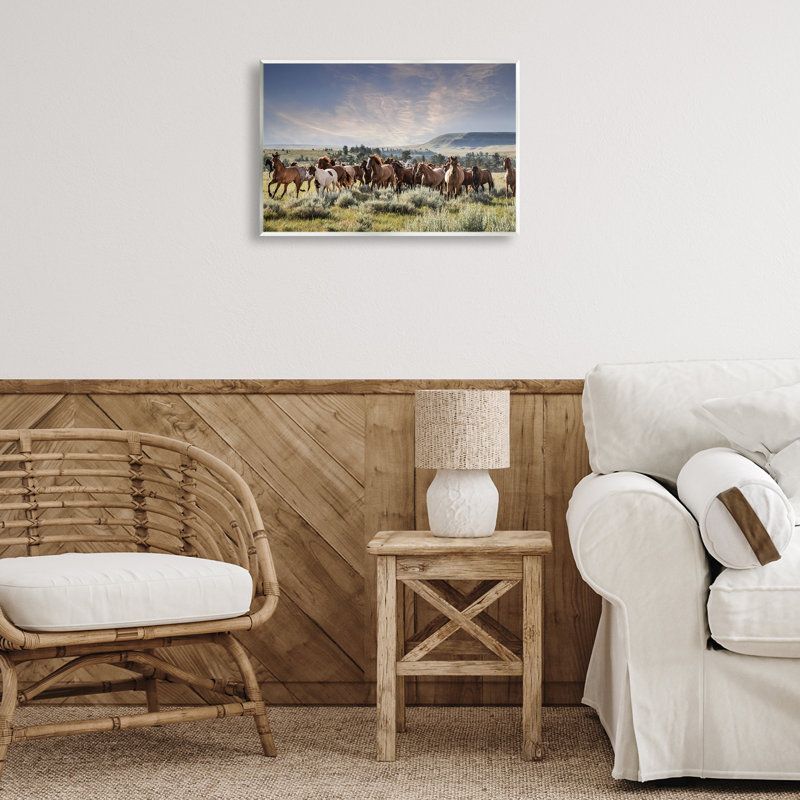 Art mural sur bois, "Bustling Horse Herd in Nature", par PHBurchett, H 13 po x l 19 po