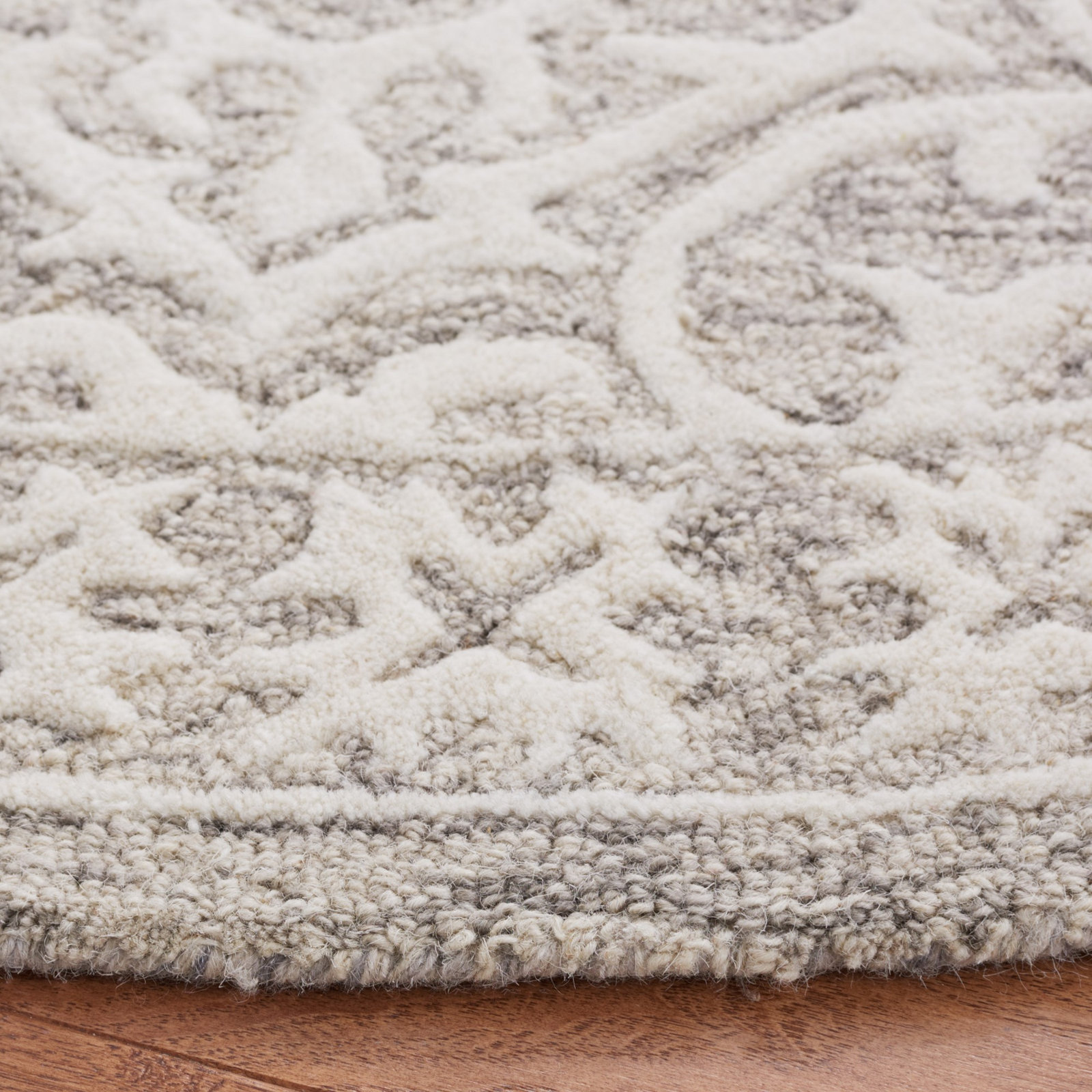 Aude White Damask Hand-Tufted Wool Rug, Round 6'