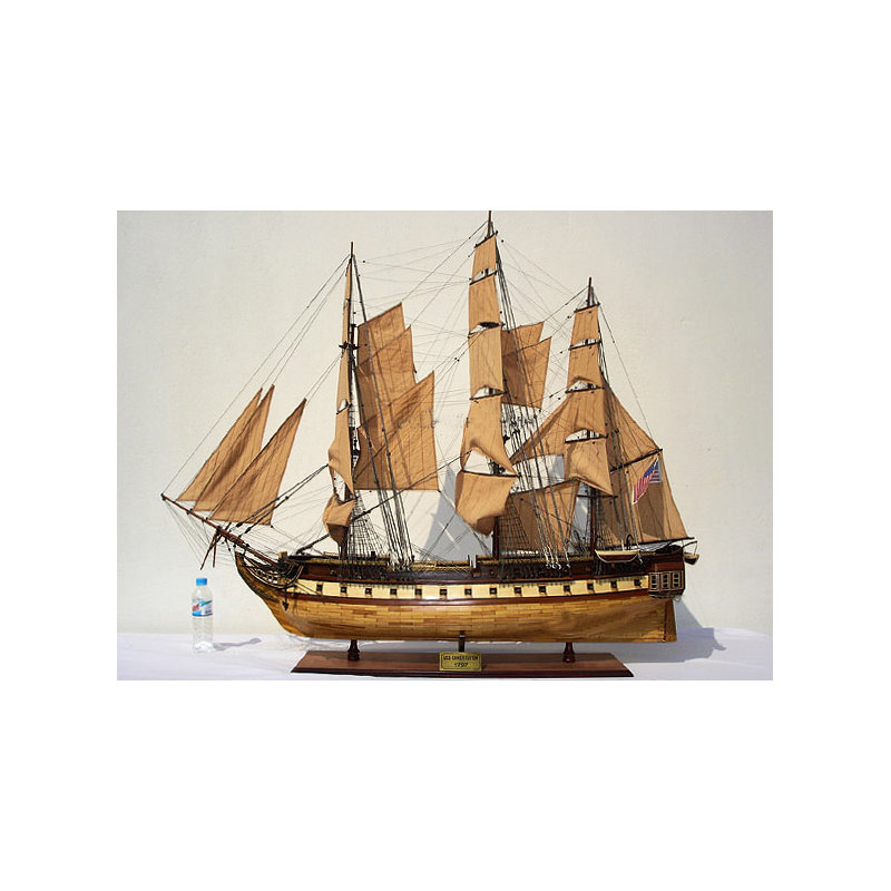 Bateau miniature USS Constitution