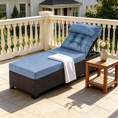 Outdoor Chaise Lounge Chair, All-weather PE Rattan Pool Lounge Chair with Cushion and Side Pocket