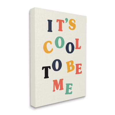 «Cool To Be Me», inspiration, typographie audacieuse surdimensionnée, encadrée noire, art texturé par Daphne Polselli