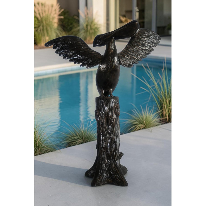 Sculpture pélican en aluminium sur souche d'arbre 34 po x 13 po x H 43 po