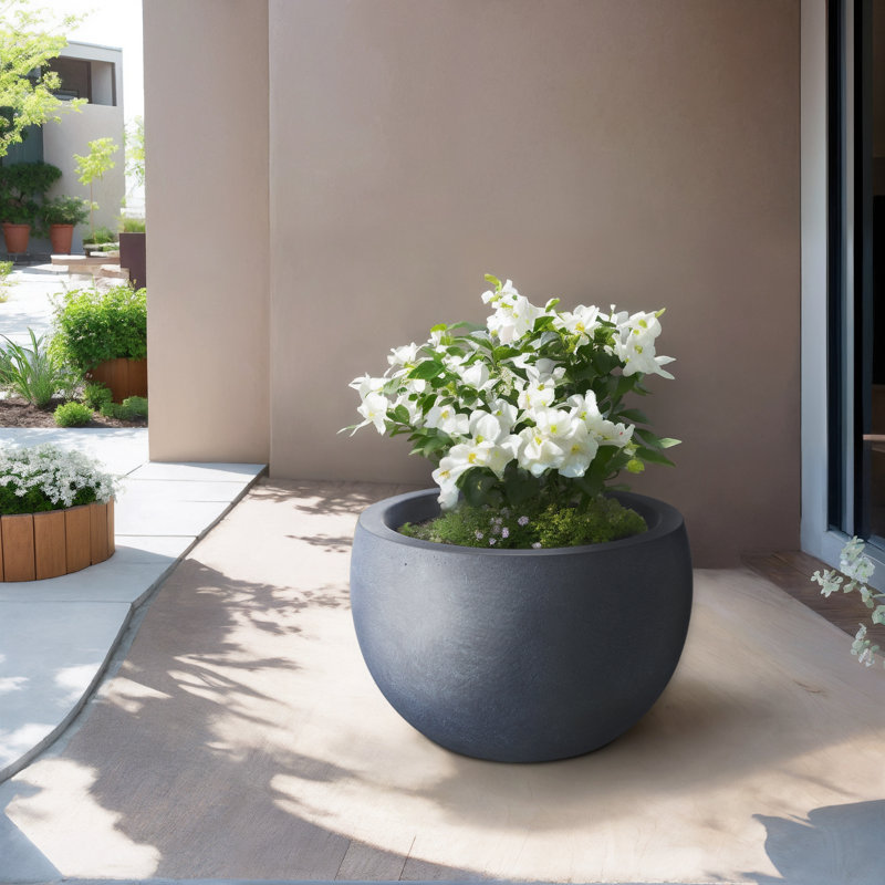 Pot à fleurs en ciment Highwoods, Gris granite, H 13 po x l 19 po x P 19 po