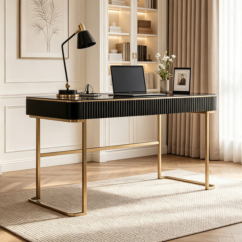 Bureau Winningham, Noir et or, H 29,5 po x l 50 po x P 23 po