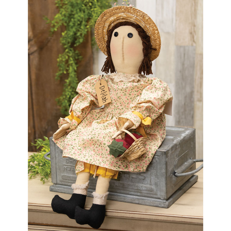 Poupée Delilah avec panier de baies