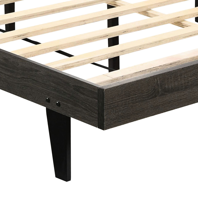 Grand lit rembourré brun et gris avec base en bois composite patiné
