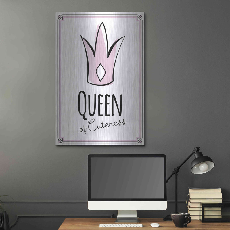 «Queen of Cutness» par Ayse, art mural en métal, H 36 po x l 24 po