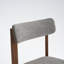 Chaise rembourrée en bois massif