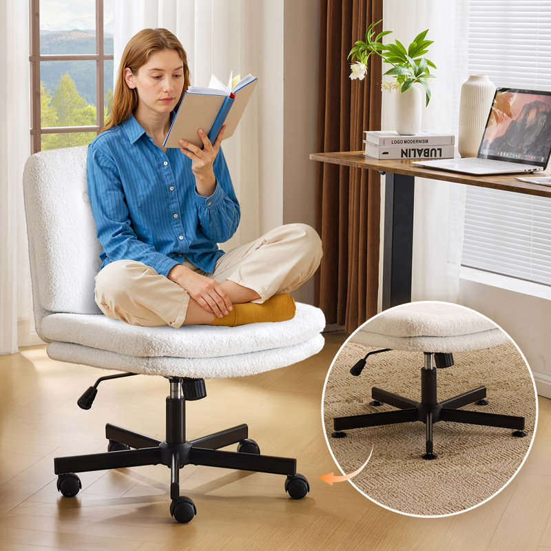 Chaise pivotante capitonnée en molleton avec coussins inclinables et repose-pieds, Blanc