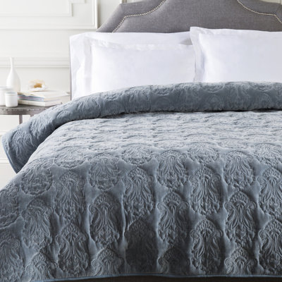 Vienna Traditional Damask Quilt