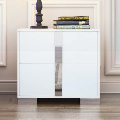Table de chevet pour le rangement dans la chambre à coucher et le salon, design classique et durable