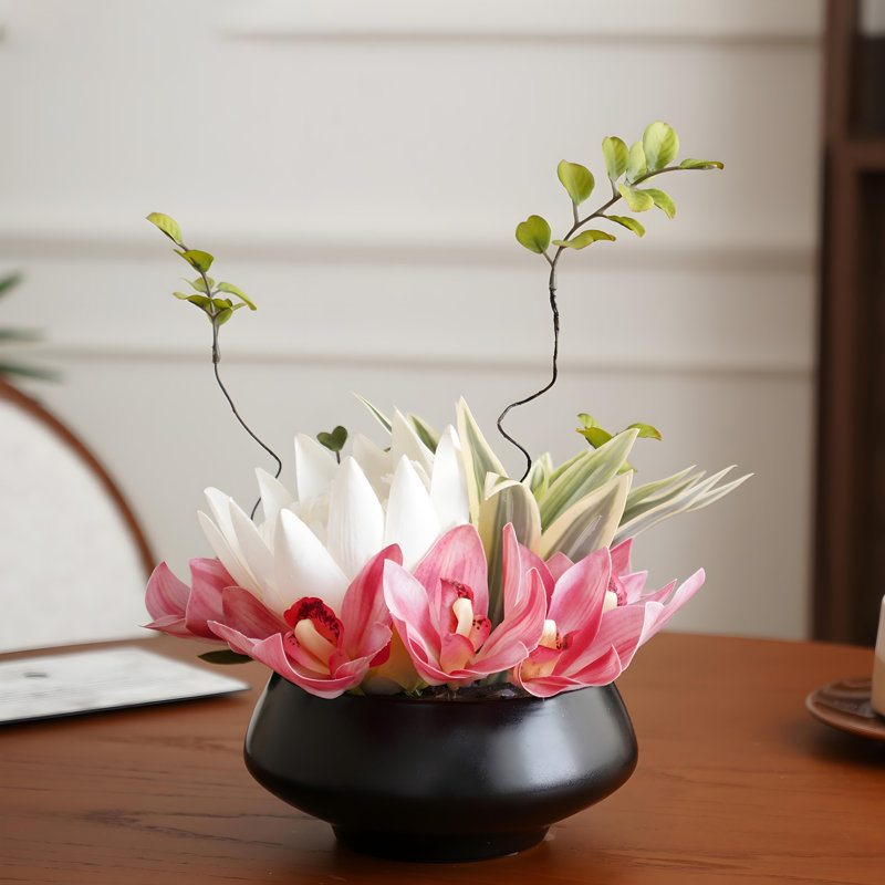 Ornements de fleurs simulées