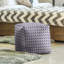 Repose-pieds cube à motif shifted arrows-1276830363-1225834787