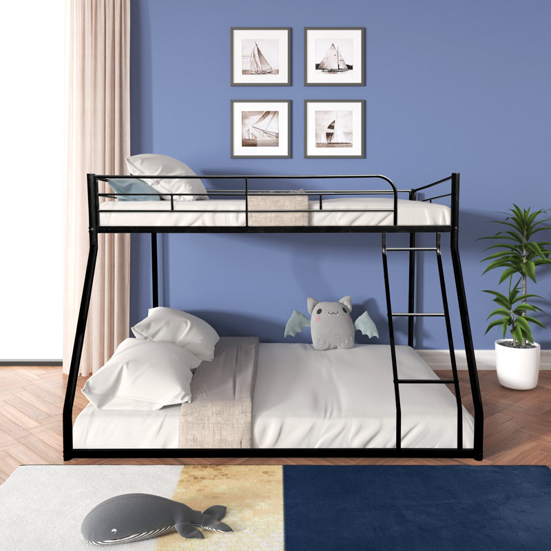 Lit simple au-dessus d'un lit double
