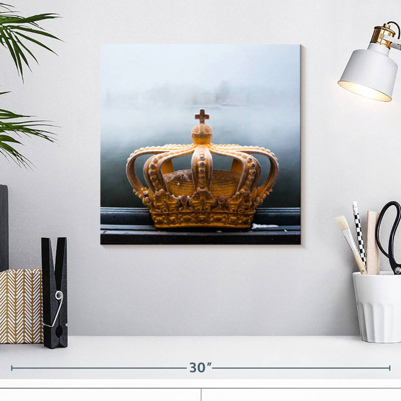 Ancienne couronne royale Kerner, H 16 po x l 16 po