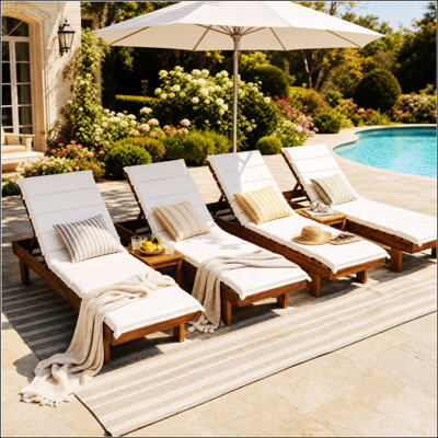 Chaise longue en bois d'acacia avec coussin beige multiplis, dossier réglable en 3 positions, capacité de charge de 181 kg (400 lb) pour terrasse et piscine.