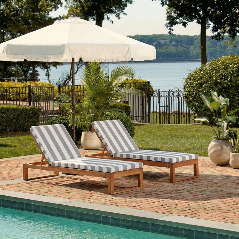 Chaise longue simple inclinable en eucalyptus avec coussins 80,9 po Faunce, Naturel, Gris / Blanc