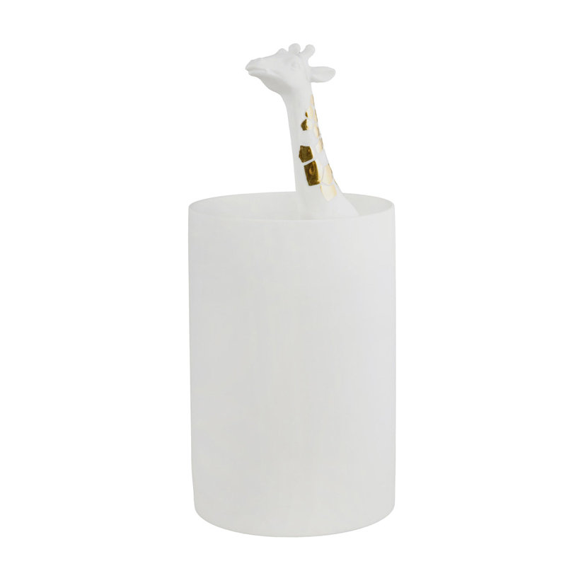 Vase en porcelaine avec décorations en porcelaine