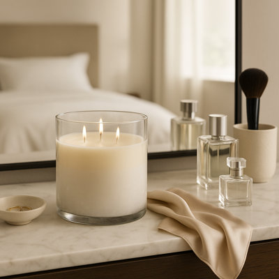 Bougie décorative d'intérieur moderne en cire de verre avec un design minimaliste élégant pour une ambiance de maison élégante et une décoration polyvalente dans les espaces de vie contemporains