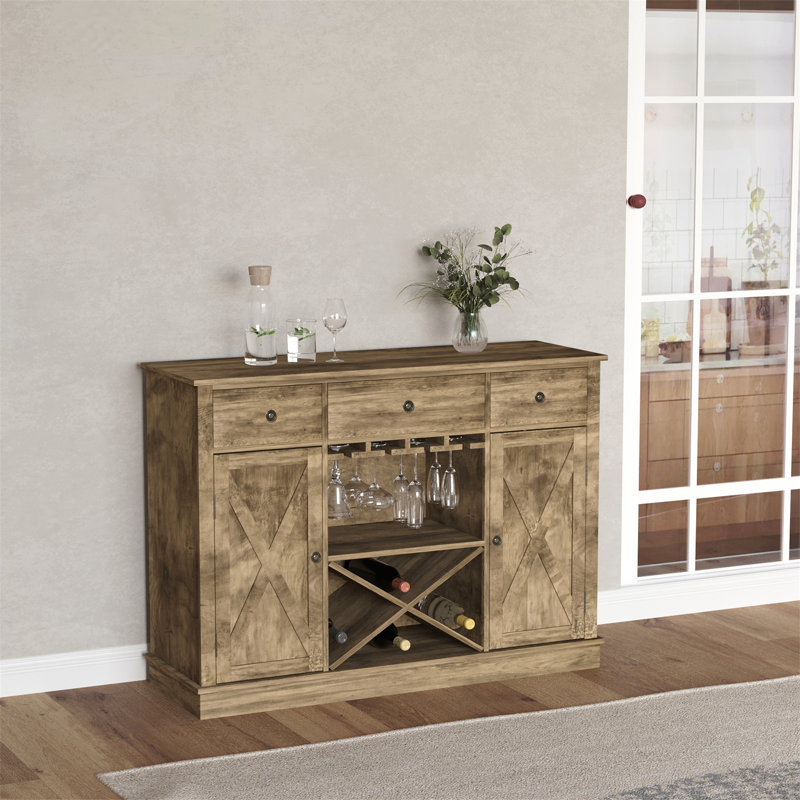 Armoire de ferme polyvalente avec rangement abondant et attrait classique