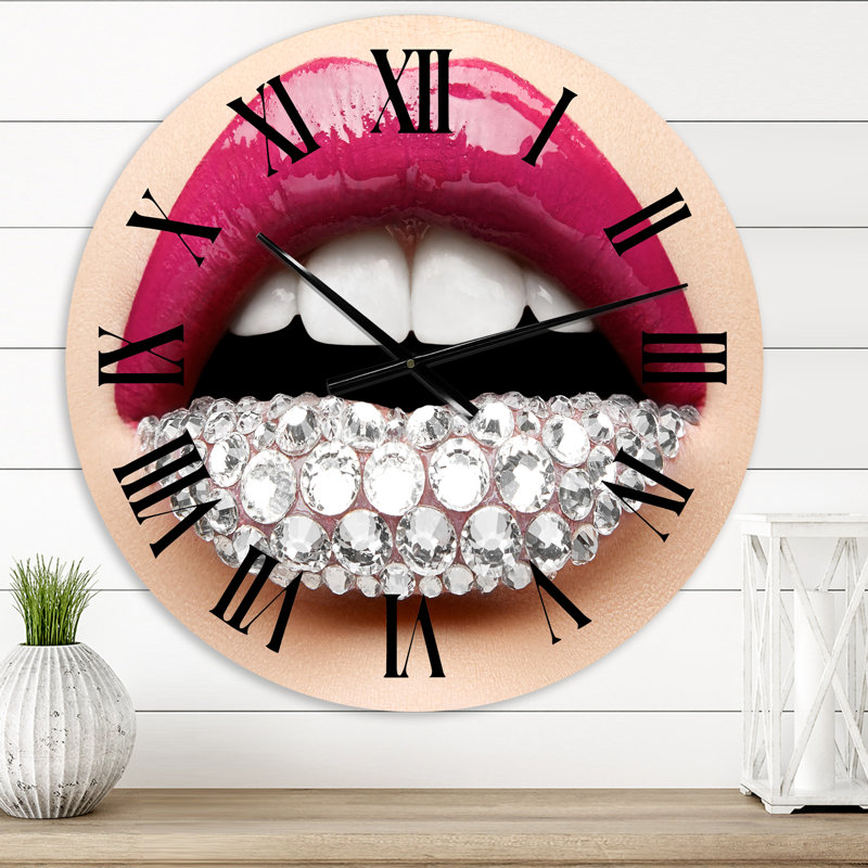 Femme avec lèvres rouges à lèvres roses et diamants blancs - horloge murale moderne, Surdimensionné