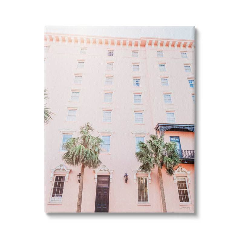 Été tropical, bâtiment de vacances rose par Jennifer Rigsby - photographie, H 48 po x l 36 po x P 1,5 po, Toile tendue